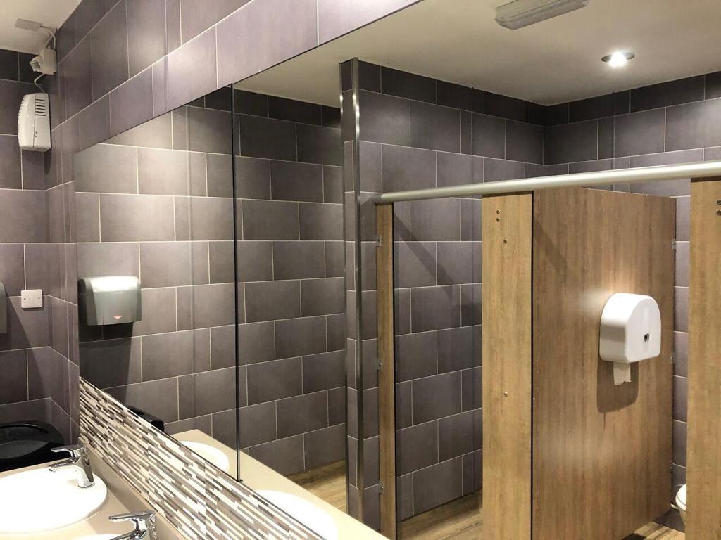 AM-Clad Bathroom #1